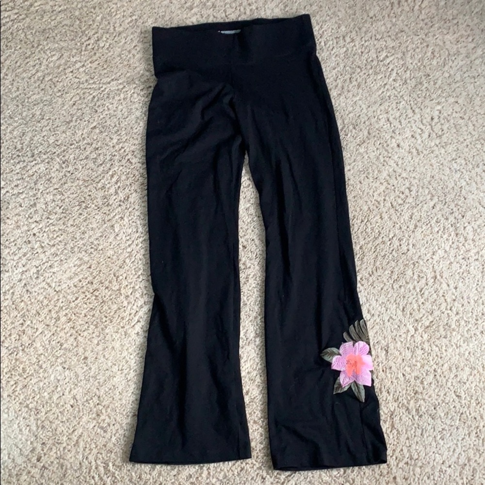 Pink Victoria’s Secret yoga pants